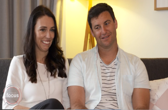 “Tôi muốn bên cạnh ủng hộ Jacinda Ardern, đảm bảo rằng cô ấy không bỏ bữa và nhớ ngủ đủ giấc”, Clarke nói tiếp. Ảnh: NZ Herald.