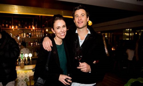 Nữ Thủ tướng New Zealand Jacinda Ardern chắc hẳn luôn cảm thấy hạnh phúc và tự hào khi có người bạn đời Clarke Gayford bên cạnh. Họ sống trong một căn hộ ở Pt Chevalier, thành phố Auckland. Ảnh: Stuff.