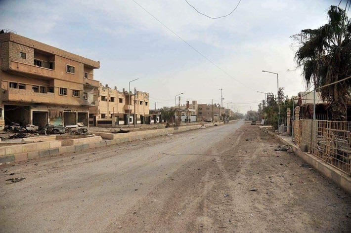 Tuy nhiên, phiến quân IS đã tái chiếm thành phố chiến lược Albu Kamal nằm trên biên giới với Iraq hôm 11/11, buộc lực lượng ủng hộ chính phủ Damascus phải rút lui khỏi khu vực này. Ảnh: FNA.