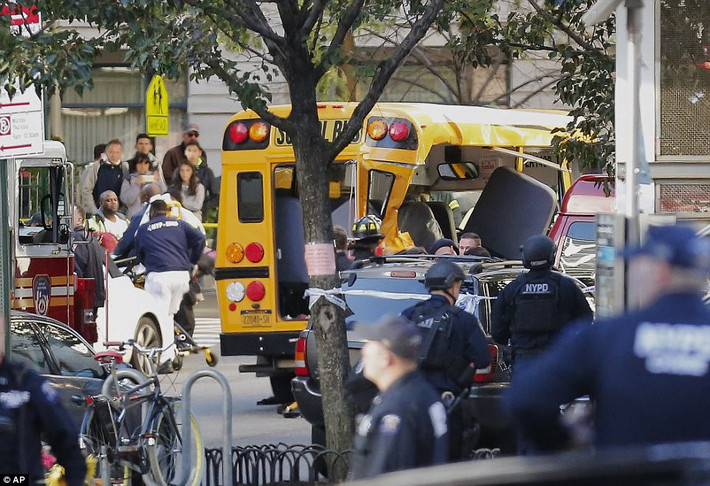 Nghi phạm Sayfullo Habibullaevic Saipov, 29 tuổi, đã lao xe vào làn đường dành cho người đi xe đạp trên phố Houston, Manhattan, vào khoảng 3h05 chiều ngày 31/10 (theo giờ địa phương). Ảnh: AP.