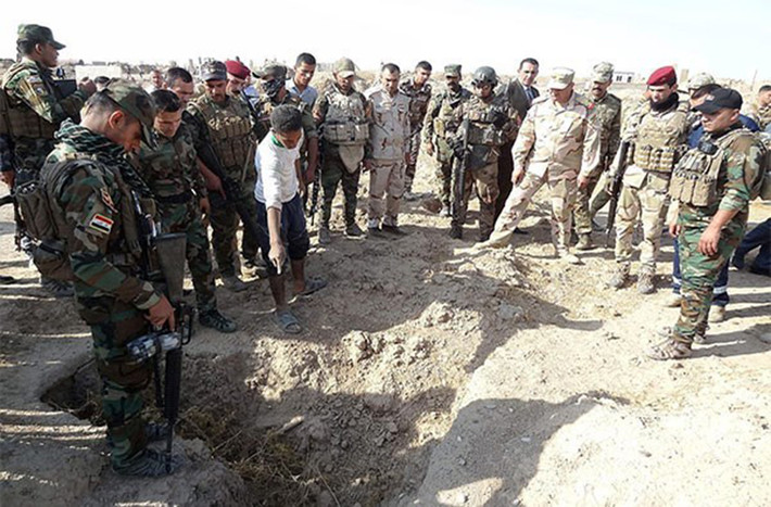 Thống đốc Kirkuk đã đề nghị Chính phủ Iraq và Cao ủy Liên Hợp Quốc về Nhân quyền hỗ trợ để xác định danh tính các nạn nhân xấu số trong các ngôi mộ tập thể này. Ảnh: FNA.