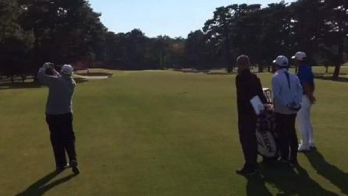 “Chơi golf cùng Thủ tướng Abe và Hideki Matsuyama, hai con người tuyệt vời”, ông chủ Nhà Trắng viết trên tài khoản Twitter. Ảnh: Washington Examiner.