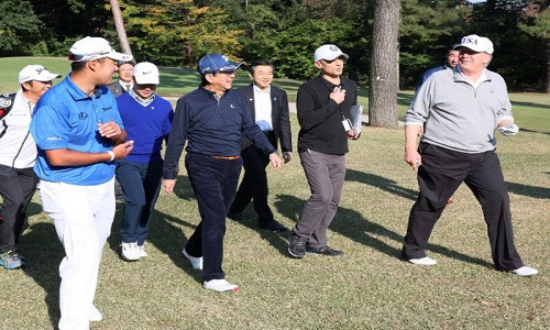 “Cậu ấy là tay golf vĩ đại nhất trong lịch sử Nhật Bản. Thực sự là một vận động viên tuyệt vời”, Tổng thống Trump dành lời khen ngợi cho Hideki Matsuyama. Ảnh: Yahoo News.