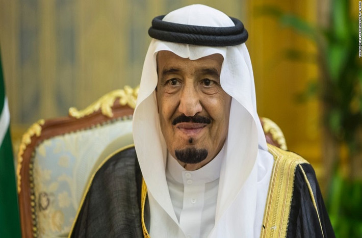 Năm 2011, Salman được thăng chức Bộ trưởng Quốc phòng, và sau đó được Vua Abdullah chỉ định là người tiếp quản ngai vàng. Ảnh: CNN.