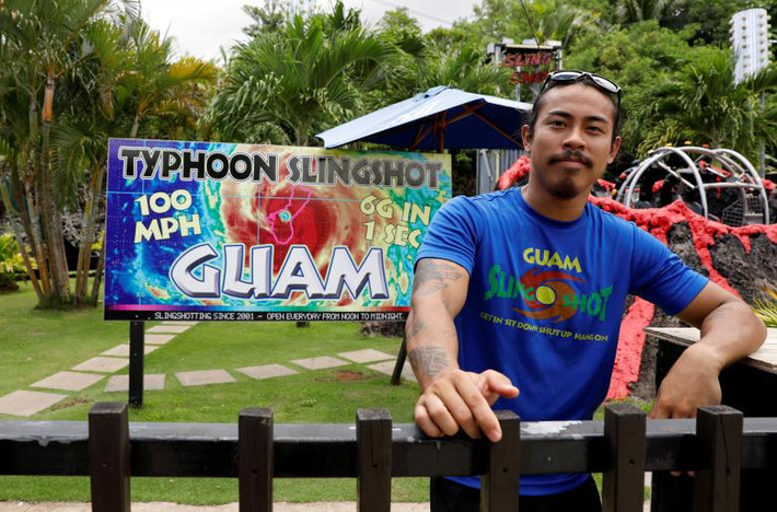 Người dân trên đảo Guam dường như không để những lời đe dọa của Triều Tiên ảnh hưởng đến cuộc sống của họ. Ảnh: Reuters.