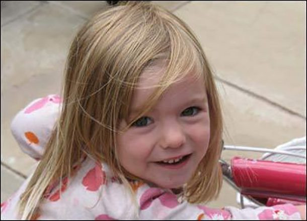 Năm 2007, bé Madeleine McCann cùng gia đình đi nghỉ mát ở Bồ Đào Nha. Sau khi cho con ngủ, bố mẹ của Madeleine đi ăn tối cách đó khoảng 55 mét. Tuy nhiên, khi họ trở về thì phát hiện Madeleine đã biến mất. Một cuộc điều tra đã được tiến hành nhưng không có kết luận gì về vụ mất tích kỳ lạ này. Ảnh: List25.