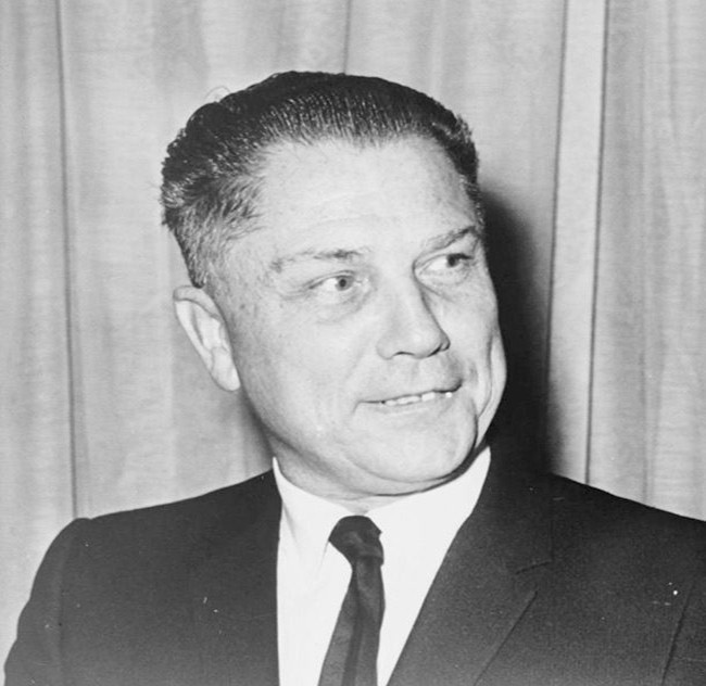 Jimmy Hoffa, Chủ tịch của International Brotherhood of Teamsters, mất tích vào ngày 30/7/1975. Trước khi biến mất, Jimmy từng nói rằng ông sẽ đi gặp hai trùm mafia. Ảnh: List25.