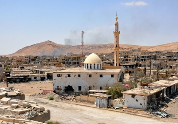 Được biết, binh sĩ Syria đã giao tranh với nhóm khủng bố IS ở khu vực phía đông và tây thị trấn al-Sukhnah hôm 13/8 và thiết lập an ninh trong thị trấn cũng như khu vực gần đó. Ảnh: FNA.