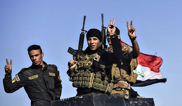 Lực lượng Iraq giơ tay biểu tượng chiến thắng trong chiến dịch giải phóng Tal Afar. Ảnh: FNA.