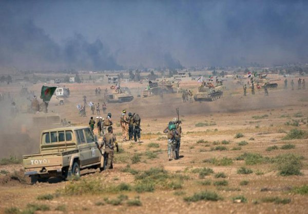 Trong khi đó, binh sĩ Iraq và lực lượng Hashd al-Shaabi đã đánh bật các phần tử khủng bố IS ra khỏi khu al-Askari ở phía đông thành phố. Ảnh: FNA.
