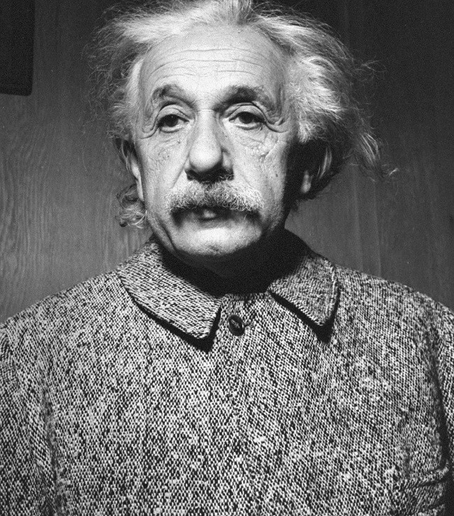 Ảnh chụp chân dung Albert Einstein năm 1947. Ảnh: VT.