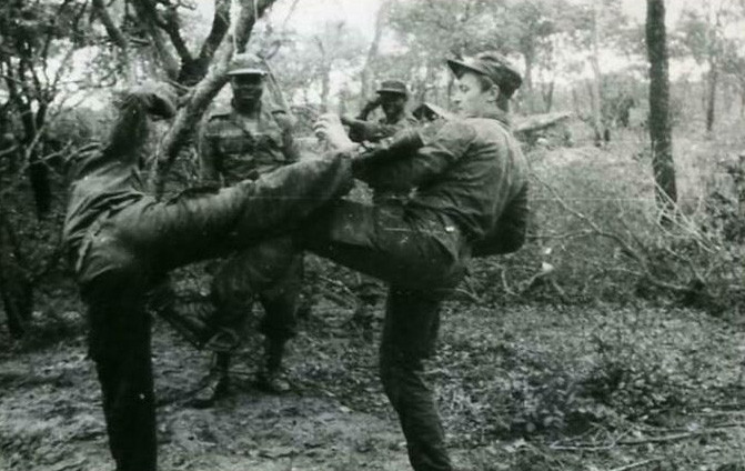 Theo chia sẻ, các phi công trẻ Angola luôn tôn trọng và tin tưởng phi công Liên Xô. Ảnh: ER.