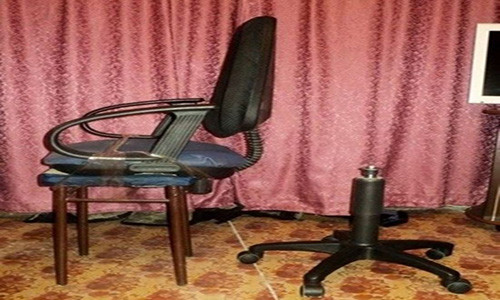 Chiếc ghế ngồi được "cải tiến" độc nhất vô nhị. Ảnh: ER.