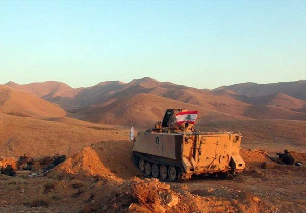 Ngoài ra, quân chính phủ Damascus và các chiến binh Hezbollah đã giành lại quyền kiểm soát 3 hành lang al-Zamarani, Abu Hadij, Zahar Ali cùng cao điểm chiến lược Abu Khadij và khu Abu Khazir. Ảnh: FNA.