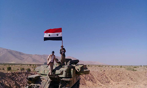 Lá cờ Syria tung bay tại khu vực Tây Qalamoun. Ảnh: AMN.