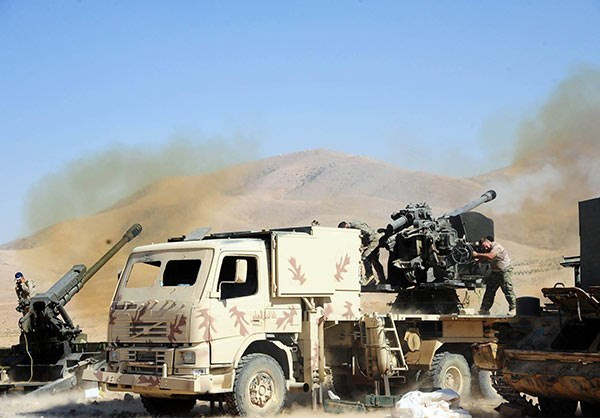 “Phiến quân IS sẽ được đưa từ Đông Lebanon và Tây Syria tới tỉnh Deir Ezzor”, nguồn tin nói thêm. Ảnh: FNA.