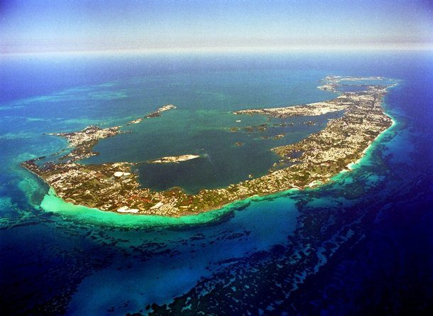 “Tam giác quỷ” Bermuda ở Đại Tây Dương là một trong những địa điểm đáng sợ nhất thế giới. Nhiều vụ mất tích bí ẩn đã xảy ra tại khu vực này mà đến nay chưa có lời giải đáp. Ảnh: List25.