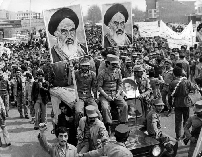 Theo Wikipedia, Cách mạng Hồi giáo Iran 1979 là một cuộc cách mạng đưa Iran từ chế độ quân chủ do Shah Mohammad Reza Pahlavi đứng đầu trở thành quốc gia Cộng hòa Hồi giáo dưới sự lãnh đạo của Ayatollah Ruhollah Khomeini. Ảnh: ATI.