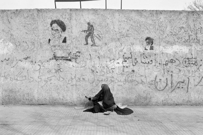 Một người ăn xin trên đường phố Tehran. Ảnh: ATI.