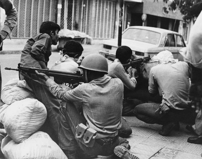 Một vụ đấu súng ở Khorramshahr, miền tây nam Iran, năm 1979. Ảnh: ATI.
