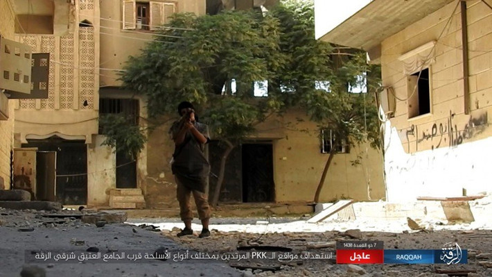 Hình ảnh trong cuộc giao tranh IS-SDF ở thành phố Raqqa. Ảnh: AMN.
