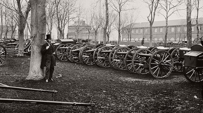 Một bức ảnh khác chụp thủ đô Washington trong cuộc nội chiến năm 1865. Ảnh: Vintage.