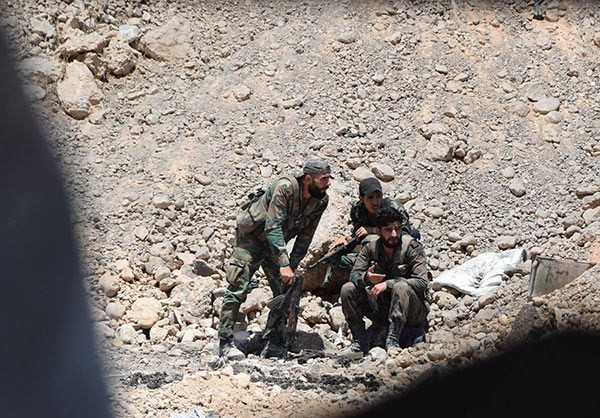 Trong khi đó, một nguồn tin quân sự xác nhận rằng binh sĩ Syria đã tấn công các tuyến phòng thủ của Mặt trận al-Nusra ở Ayn Tarma...Ảnh: FNA.