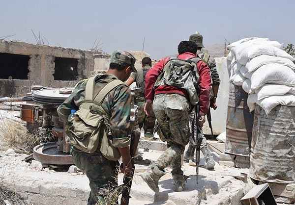 Được biết, các đơn vị pháo binh và tên lửa của quân đội Syria đã tấn công một căn cứ quan trọng của Mặt trận al-Nusra ở Ayn Tarma. Ảnh: FNA.