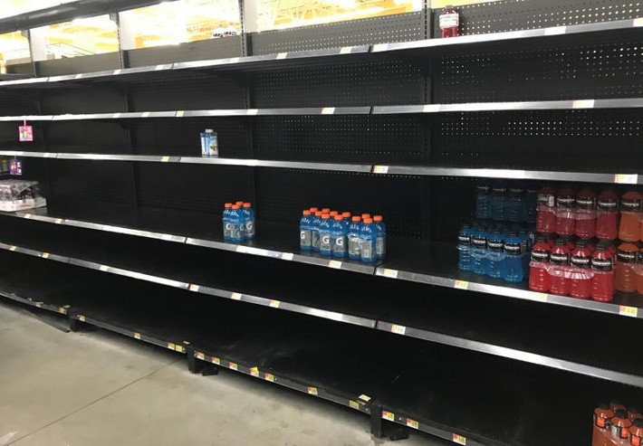 Dự báo, cơn bão Harvey có thể gây lở lất và lũ lụt khi đổ bộ vào đất liền. Ảnh: Reuters.
