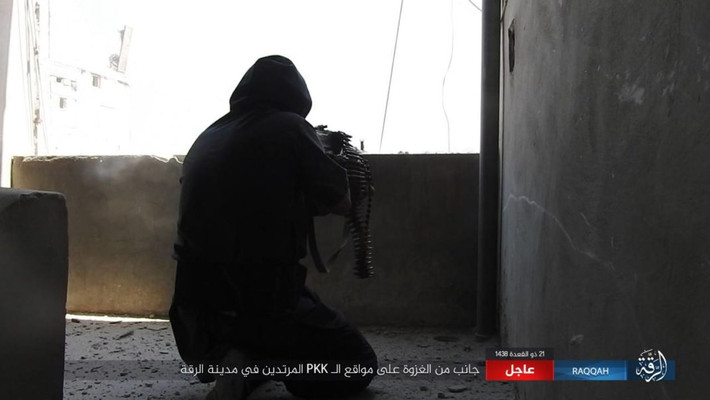 Hình ảnh khác trong cuộc giao tranh tại Raqqa được ghi lại. Ảnh: AMN.