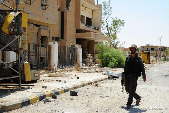 Tân Hoa Xã đăng tải loạt ảnh quân đội Syria giải phóng al-Sukhnah khỏi ách chiếm đóng của phiến quân IS và tuần tra thị trấn chiến lược này. Ảnh: THX.