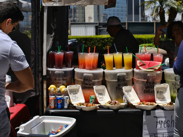 Đồ uống lạnh được bày bán tại Los Angeles.