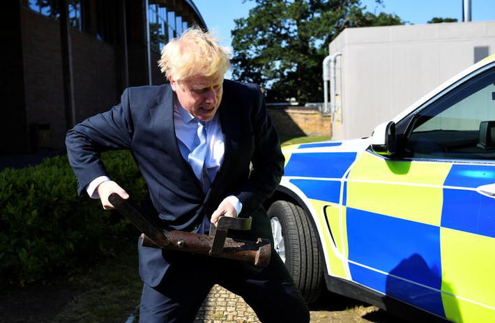 Tân Thủ tướng Anh Boris Johnson nổi tiếng với mái tóc vàng không chải chuốt và không quá để ý tới cách ăn mặc. (Nguồn ảnh: Reuters)