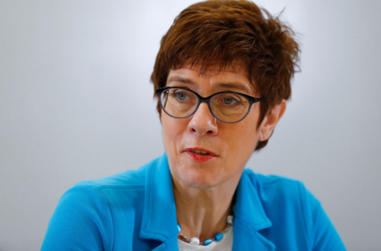 Từ năm 1991-1998, bà Karrenbauer là cán bộ chính sách và kế hoạch cho CDU tại bang Saarland. Năm 1998, bà được bầu vào Quốc hội Liên bang Đức, nhưng bị mất ghế trong cuộc bầu cử 8 tháng sau đó. Ảnh: NBC News.