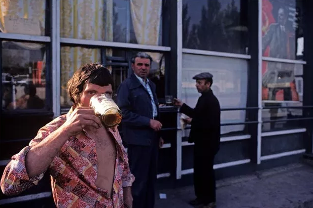 Một quầy hàng bán bia ở Odessa năm 1982.