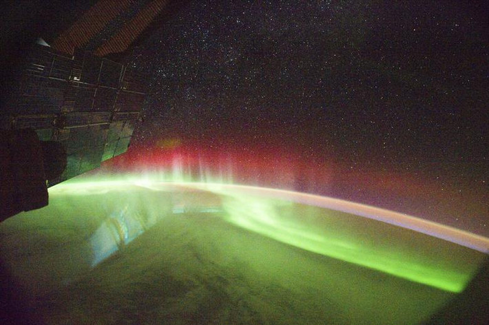 Cực quang tuyệt đẹp được phi hành đoàn Expedition 29 của Trạm ISS ghi lại.