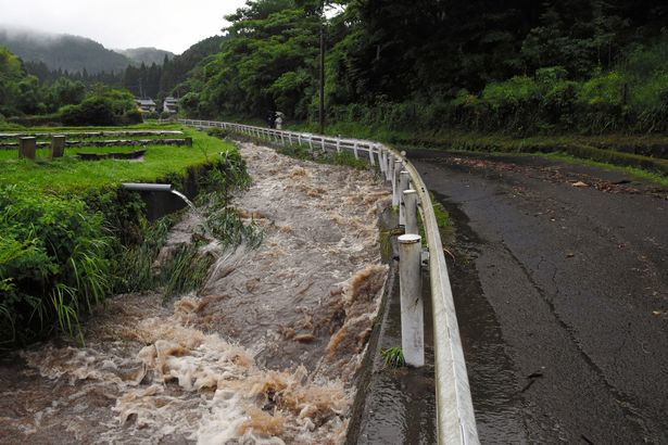 Một số khu vực trên đảo Kyushu, Nhật Bản, lượng mưa đo được trong tuần qua lên tới 100 cm.