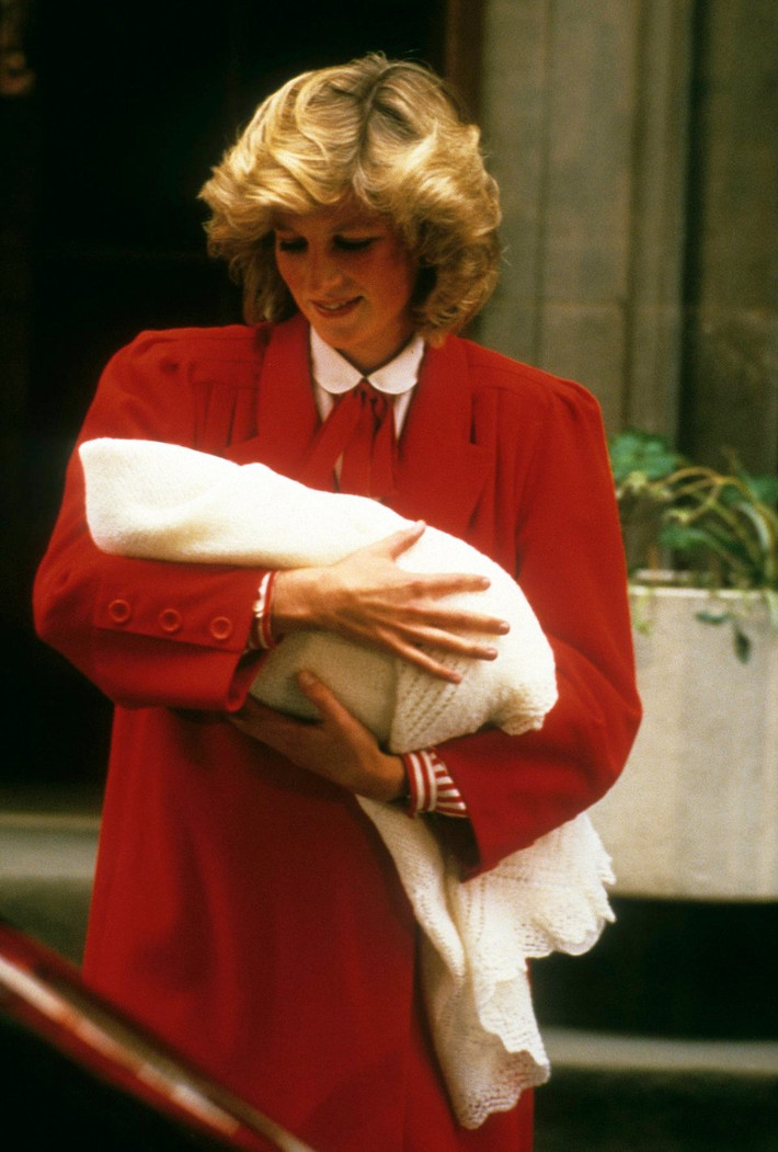 Công nương Diana hạ sinh người con trai thứ hai, Hoàng tử Harry, vào ngày 15/9/1984 tại bệnh viện St Mary.