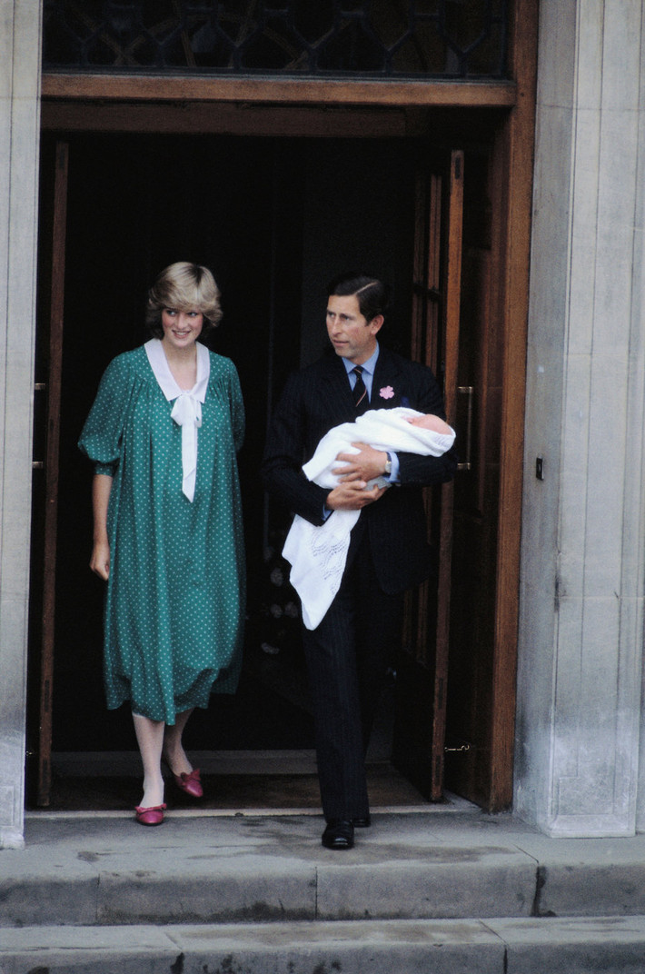 Hoàng tử William, con trai của Thái tử Charles và Công nương Diana, sinh ngày 21/6/1982.