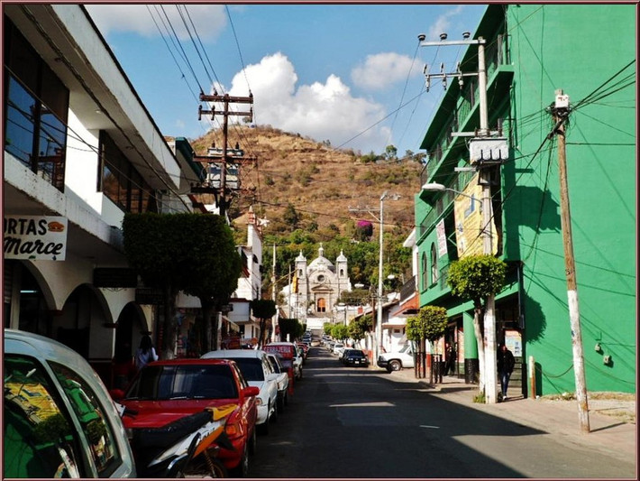 Bang Tlaxcala của Mexico là xác định là "nguồn cung" nô lệ tình dục lớn nhất vào Mỹ. Năm 2015, 5 trong số 10 kẻ buôn bán nô lệ tình dục bị Mỹ truy nã gắt gao nhất đến từ Tenancingo, Tlaxcala.