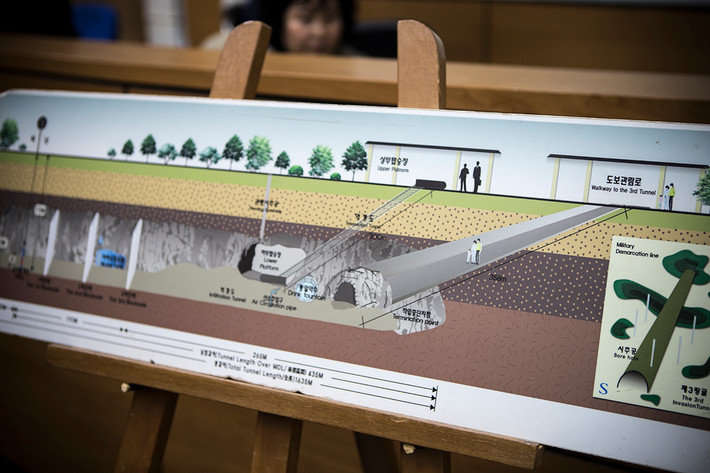 Đường hầm nổi tiếng nhất phải kể đến “Third Tunnel of Aggression” (Đường hầm Xâm lược thứ ba) nằm cách mặt đất 240 mét. Đường hầm này hiện giờ trở thành một địa điểm du lịch thu hút du khách. Ảnh: AJ.