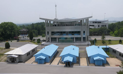 Khu phi quân sự liên Triều (DMZ) dài 24 km, rộng 4 km, nằm giữa Triều Tiên và Hàn Quốc, được thành lập vào năm 1953. Đây là vùng giới tuyến cấm các hoạt động quân sự trên bán đảo Triều Tiên. Ảnh: Axios.