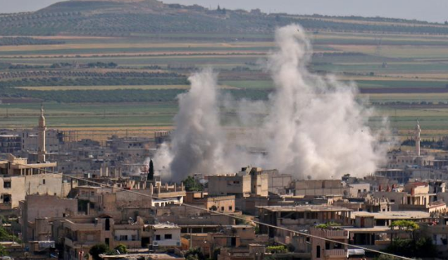 "Phiến quân HTS và thành viên Lực lượng Đảng Hồi giáo Turkistan tại Nam Idlib đã nã tên lửa vào khu dân cư và căn cứ của Quân đội Syria ở thị trấn Jourin và al-Reyhanieh tại vùng Sahl al-Ghab, Tây Bắc Hama", FNA đưa tin. Ảnh: AJ.