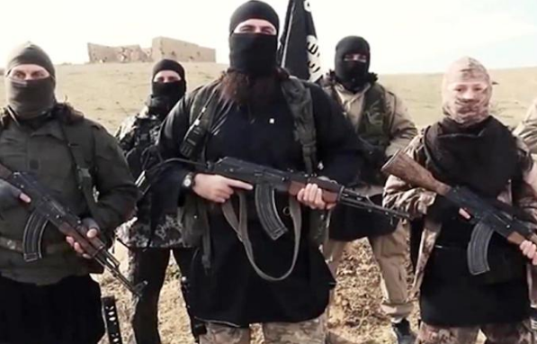 Trong diễn biến khác trên chiến trường Syria, phiến quân IS bất ngờ tấn công một trạm quan sát của Quân đội Syria tại tỉnh Deir Ezzor hôm 3/7, gây tổn thất nặng nề cho lực lượng chính phủ Damascus. Ảnh: Kurdistan.