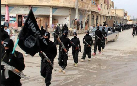 "Các tay súng khủng bố IS đã đột kích một trạm quan sát của Quân chính phủ Damascus tại vùng Badiyah Al-Quriyah, qua đó sát hại và làm bị thương nhiều binh sĩ chính phủ", AMN đưa tin. Ảnh: The Telegraph.