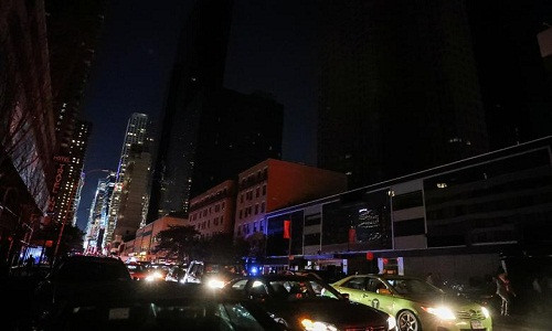 Theo hãng thông tấn Reuters, tối 13/7, New York xảy ra sự cố mất điện diện rộng khiến thành phố này chìm trong bóng tối. (Nguồn ảnh: Reuters)