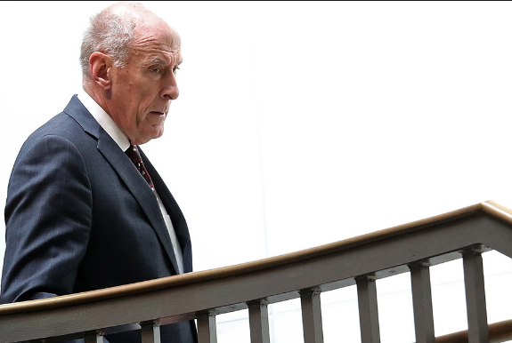 Tuy nhiên, trong hơn hai năm qua, ông Coats thường có những quan điểm mâu thuẫn với Tổng thống Trump về nhiều vấn đề như liên quan đến Nga và Triều Tiên. Đây được cho là nguyên nhân khiến ông quyết định từ chức. Ảnh: Getty.
