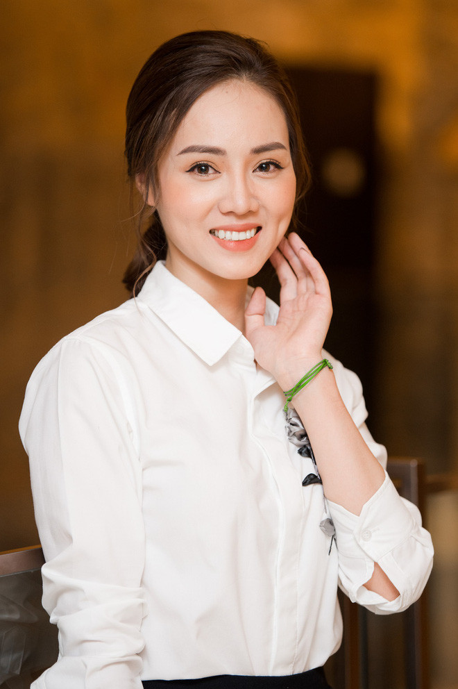 Ngọc Hà - bạn gái Công Lý cũng gây ấn tượng với dung mạo xinh đẹp và nụ cười rạng rỡ, thu hút. Tính tới thời điểm này, cặp đôi đã gắn bó với nhau khoảng 3 năm.