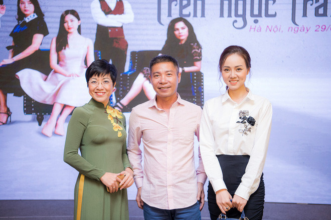 MC Thảo Vân - vợ cũ của danh hài Công Lý cũng xuất hiện với vai trò MC. Ba người chụp ảnh với nhau khá thân thiết tại sự kiện.