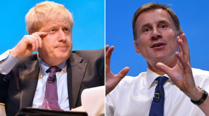 Cựu Ngoại trưởng Anh Boris Johnson được xem là ứng cử viên hàng đầu trong cuộc đua giành chức Thủ tướng Anh, song cơ hội vẫn chưa khép lại hoàn toàn với Bộ trưởng Ngoại giao đương nhiệm Jeremy Hunt. Ảnh: Sky.